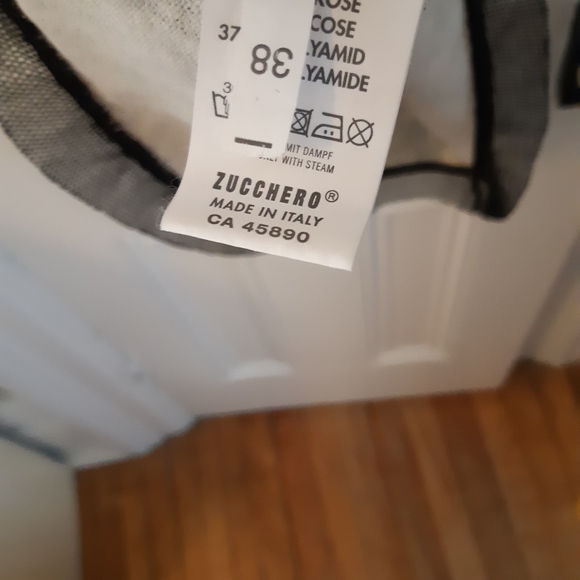 Stretch fitting Italian lace corset style top - Picture 4 of 4